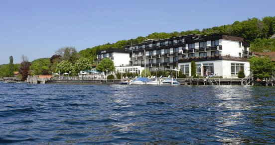 Seehotel Leoni_Blick vom See.JPG