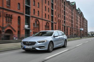 Der steckt und spart was weg: Der Opel Insignia Sports Tourer ist mit bis zu 1.665 Liter Ladevolumen nicht nur ungemein praktisch – er ist mit vorbildlich niedrigen TCO-Werten pro Kilometer auch ungemein wirtschaftlich