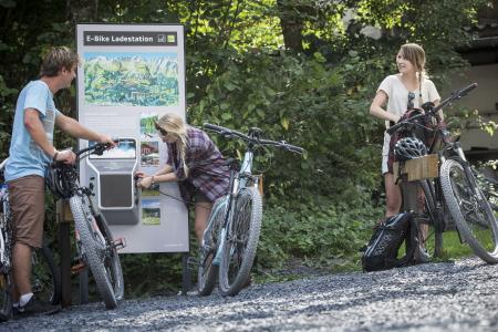 bike-energy Ladestationen mit individuellem Label (Foto Flims Danuser)_1