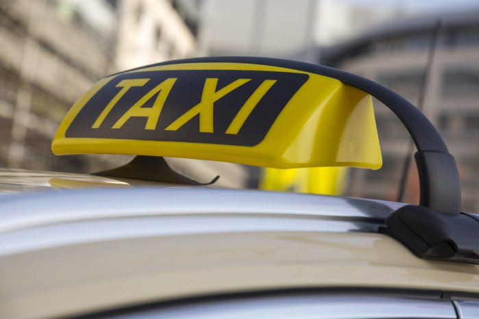 Opel-Taxi-501432.jpg