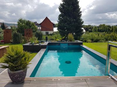 Schwimmteiche und Naturpools als Alternative zu künstlichen Swimmingpools