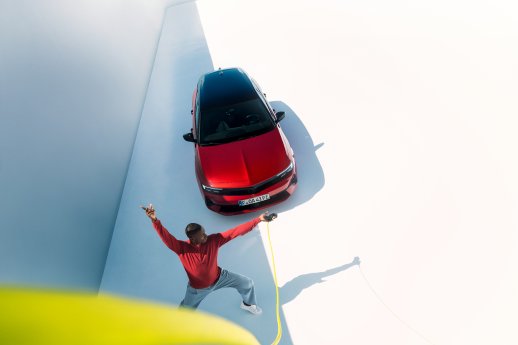 OpelAstraSportsTourerElectric (7).jpg