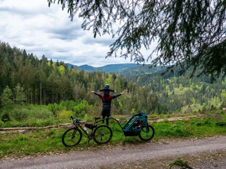 web Schwarzwaldgravel mit Kind © Schwarzwald Tourismus (8 von 33)-1600x1200.jpg