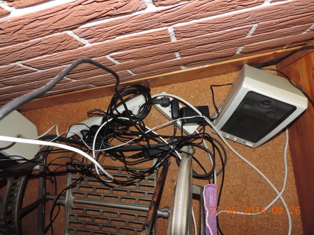 Kabelgewirr zur PC-Versorgungmit Erzeugern von Dirty Power.JPG