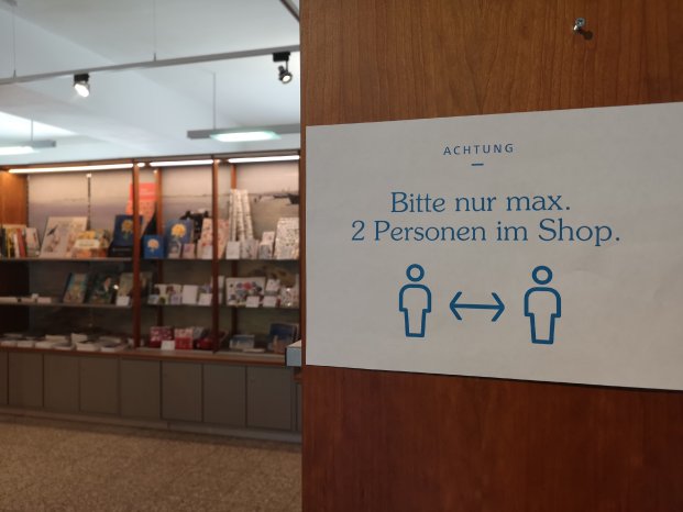Einblick in den Museumsshop (c) Landesmuseum Hannover.jpg