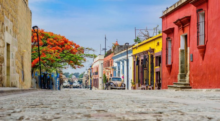 Mexiko_Colonial buidlings in old town of Oaxaca@StreetFlash_deposit_6000 x 3297_klein.jpg