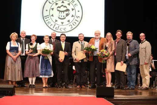 alle-Gewinner-Goldene-BierIdee-2015_Stadt-Spalt_Wolfgang-Gschwendner-und-Gemeinde-Uebersee-Feldw.jpg