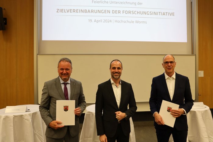 240419_Gruppenbild_Forschungsinitiative.jpg