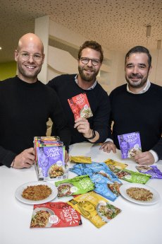 Just-Spices-Geschäftsführer Ole Strohschnieder, Florian Falk und Bela C. Seebach.jpg