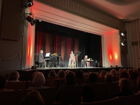 Jutta Speidel mit Ensemble in Bad Wörishofen2025_copyright_Hendriks_Schwabenakademie Irsee.JPEG