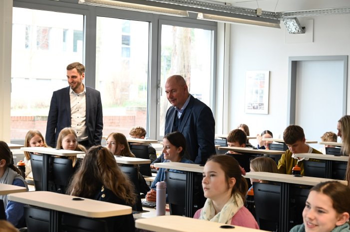 PM_17_2025 Worms Hacker School.jpg