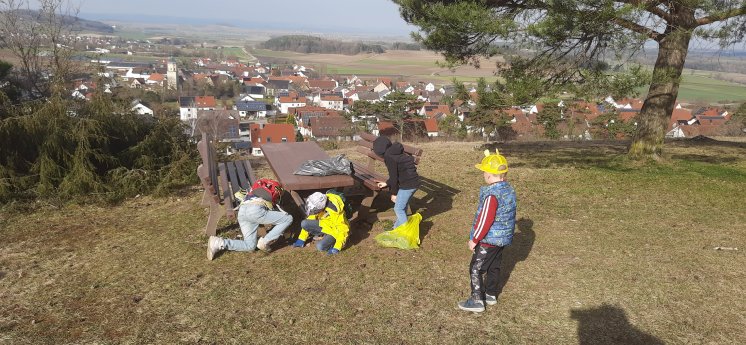 Müllsammeln_Kalvarienberg_Andreas_Seel.jpg