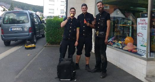 Ein leckeres Eis verschafft den Schornsteinfegern Abkühlung