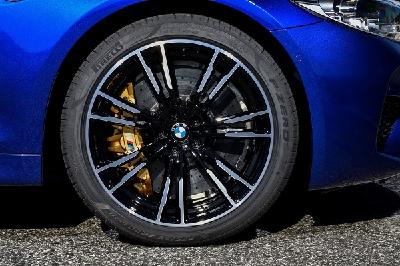 Für den neuen BMW M5 mit dem innovativen Allradsystem M xDrive entwickelten Ingenieure von Pirelli eine maßgefertigte Version des P Zero / Foto: Uwe Fischer