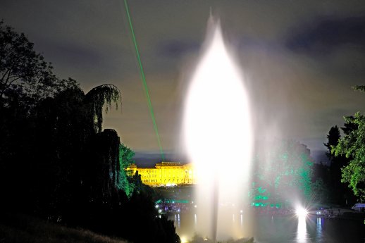 Beleuchtete Wasserspiele Copyright Kassel Marketing GmbH (3).jpg