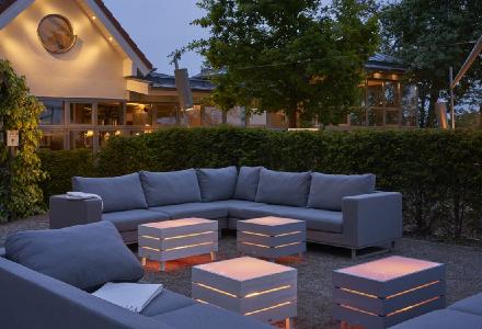 BEACH - lässiger LED Tisch im Paletten-Style