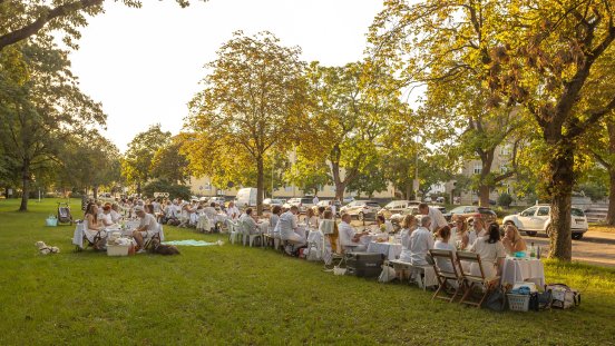 Diner en blanc Karlsruhe © KTG Karlsruhe Tourismus GmbH_Foto Paul Needham (13).jpg