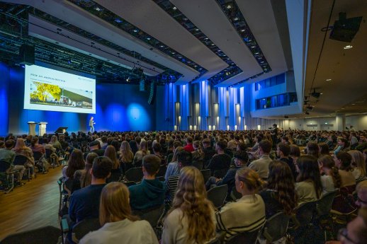 PM_2024_09_23_3.250 Erstsemester starten ihr Studium an der Hochschule Osnabrück-Bild 1.jpg