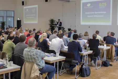 Wie sieht der Sportplatz der Zukunft aus? Darüber haben rund 100 Gäste auf den 1. Osnabrücker Sportplatztagen an der Hochschule Osnabrück diskutiert