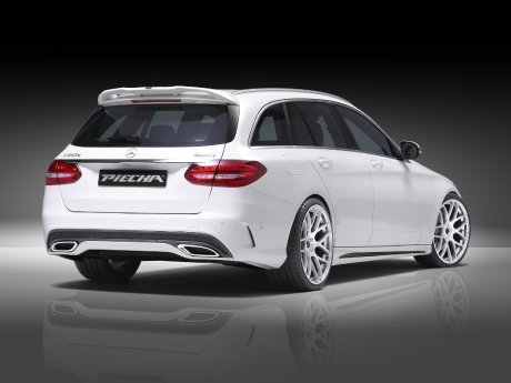 C-Klasse W205 AMG weiss seitliches Heck.jpg