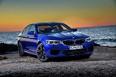 Für den neuen BMW M5 mit dem innovativen Allradsystem M xDrive entwickelten Ingenieure von Pirelli eine maßgefertigte Version des P Zero / Foto: Uwe Fischer