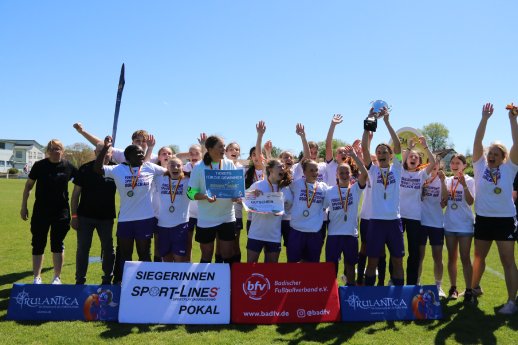 Pokalsiegerinnen C-Juniorinnen SpVgg Durlach Aue.JPG