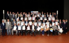 Präsident Klaus Hofmann (zweiter von rechts) verlieh den Goldenen Meisterbrief der Handwerkskammer Mannheim Rhein-Neckar-Odenwald im Rahmen einer Feierstunde auf der BUGA im Luisenpark an Jubilare, die im Jahr 1973 ihren Meisterabschluss machten (Foto: Martin Hahn)