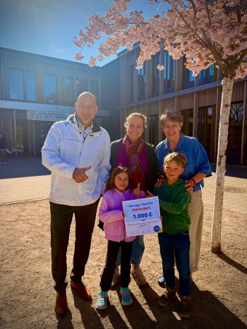 Urkundenübergabe Ludwig Schwamb Schule.jpg