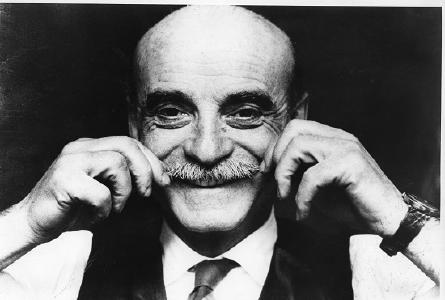 Der italienische Avantgarde-Künstler Lucio Fontana