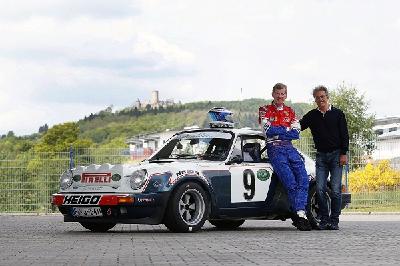 Rallye-Legende Walter Röhrl und FIVA-Vizepräsident Dr. Mario Theissen mit dem Heigo Porsche auf dem Nürburgring