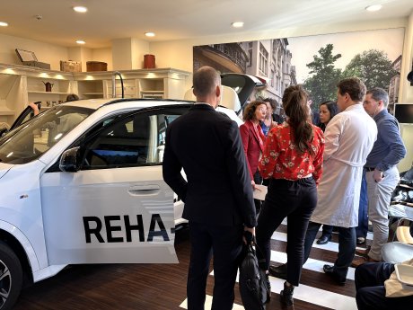 260311 MPB Besuch französische Delegation Reha-Car Copyright Medical Park.jpg