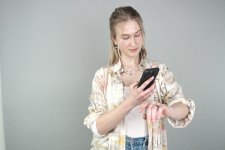 Hilfe bei Hautproblemen bietet die Krankenkasse BIG direkt gesund schnell und einfach mit der dermanostic-App. Smartphone aus der Hosentasche ziehen und loslegen.