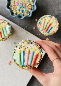 PICKERD_Rezept_Muffin Geburtstag mit Hand.jpeg