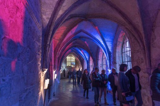 Kloster-Michaelstein-Kreuzgang-im-Licht-Foto-Guenter-Jentsch-Rechte-Harzer-Kloester-klein.jpg
