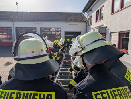 Knoten und Stiche.jpg