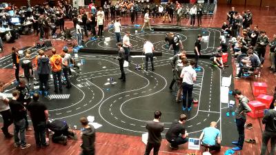 Volles Haus: Rund 600 Zuschauer verfolgten in der Braunschweiger Stadthalle den Wettkampf unter den 22 internationalen studentischen Teams / Foto: Hochschule Osnabrück / Winfried Gehrke