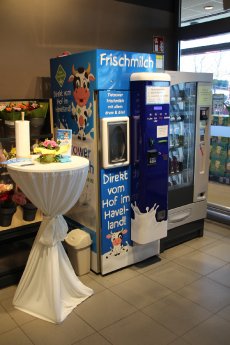 Milch-Automat-EdekaKelz-Kremmen.JPG