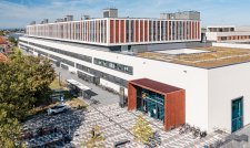 Blick auf den Zentraleingang von Haus M.