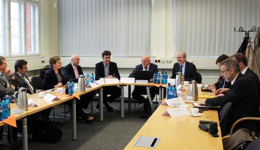 Brandenburgs Wissenschaftsstaatssekretär Martin Gorholt informierte sich am 26. März 2015 über den "Wildauer Weg der dualen Ausbildung"