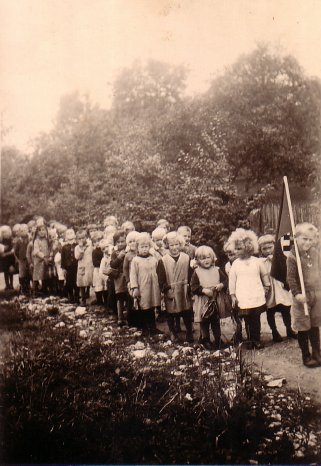 FLM Neuhausen_Kindergartenausflug Neuhausen 1937.jpg