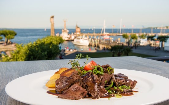 Konstanz-Wirtekreis-Konzil-Terrasse-Hafen-Essen-Fleisch-01_Copyright_MTK-Chris-Danneffel.jpg