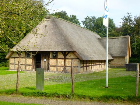 Ostenfelder Bauernhaus außen (c) Museumsverbund Nordfriesland.JPG