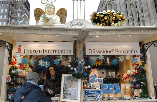 Tourist-Info auf Weihnachtsmarkt.jpg