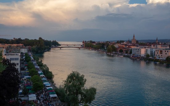 Konstanz-Flohmarkt-Seerhein-Muenster-Wolke-HTWG-01_Copyright_MTK-Roberto-Scano.jpg