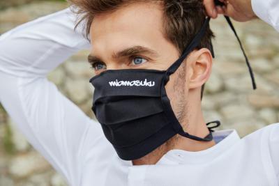 Gut angezogen am Arbeitsplatz: Wie geht das mit Maske im Büro?