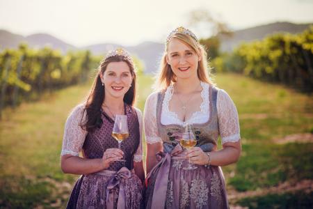 SÜW-Weinprinzessinnen Daniela Hormuth und Eva-Marie Leonhard