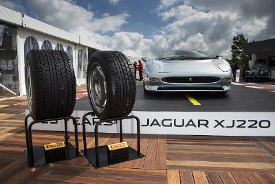 Jaguar XJ 220