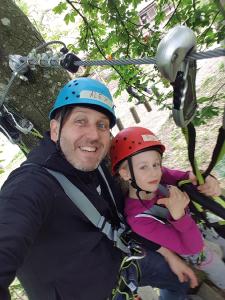Pia und Alex hatten beim Vater-Kind-Klettern viel Spaß