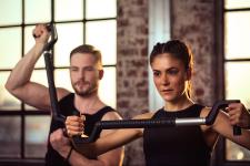 Durch die Kombination von Expander und Impander lassen sich alle am Bewegungsablauf beteiligten Muskeln aktivieren und trainieren./ Bild: SYWOS/ AGR