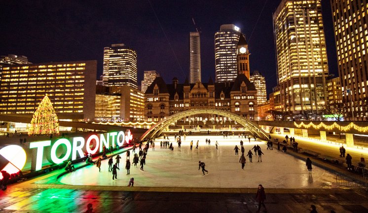 Nathan_Phillips_Square_skating_© Destination Toronto.jpg